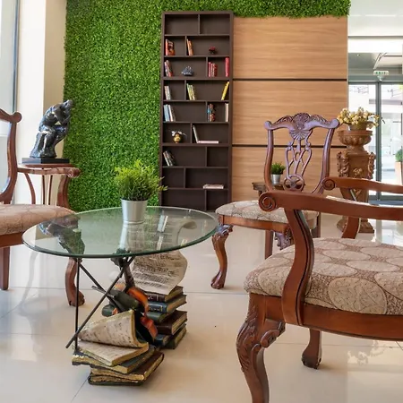 Sveti Dimitar מלון